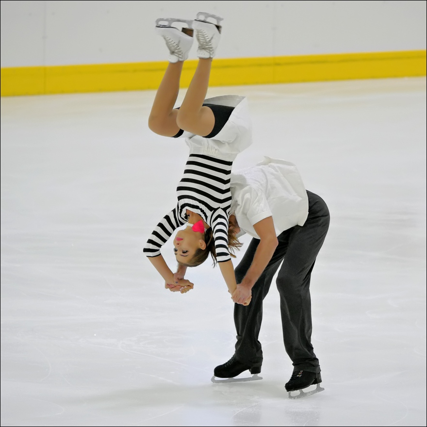 http://photos.phantomkabocha.com/FigureSkating/Lombardia2019/Nazarova-Nikitin/images/P3040070_01.jpg